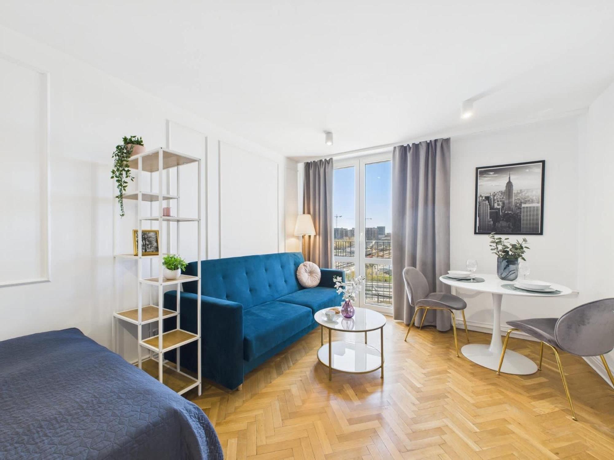Stylish And Bright Pet-friendly By Renters Apartament